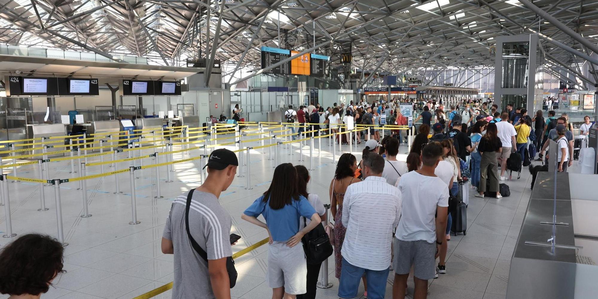 Flughafen Chaos Wartezeit GOY