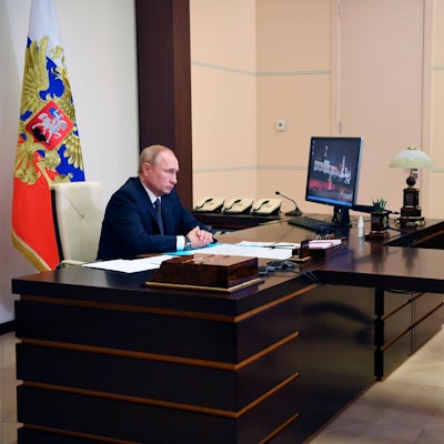 Putin an seinem Schreibtisch