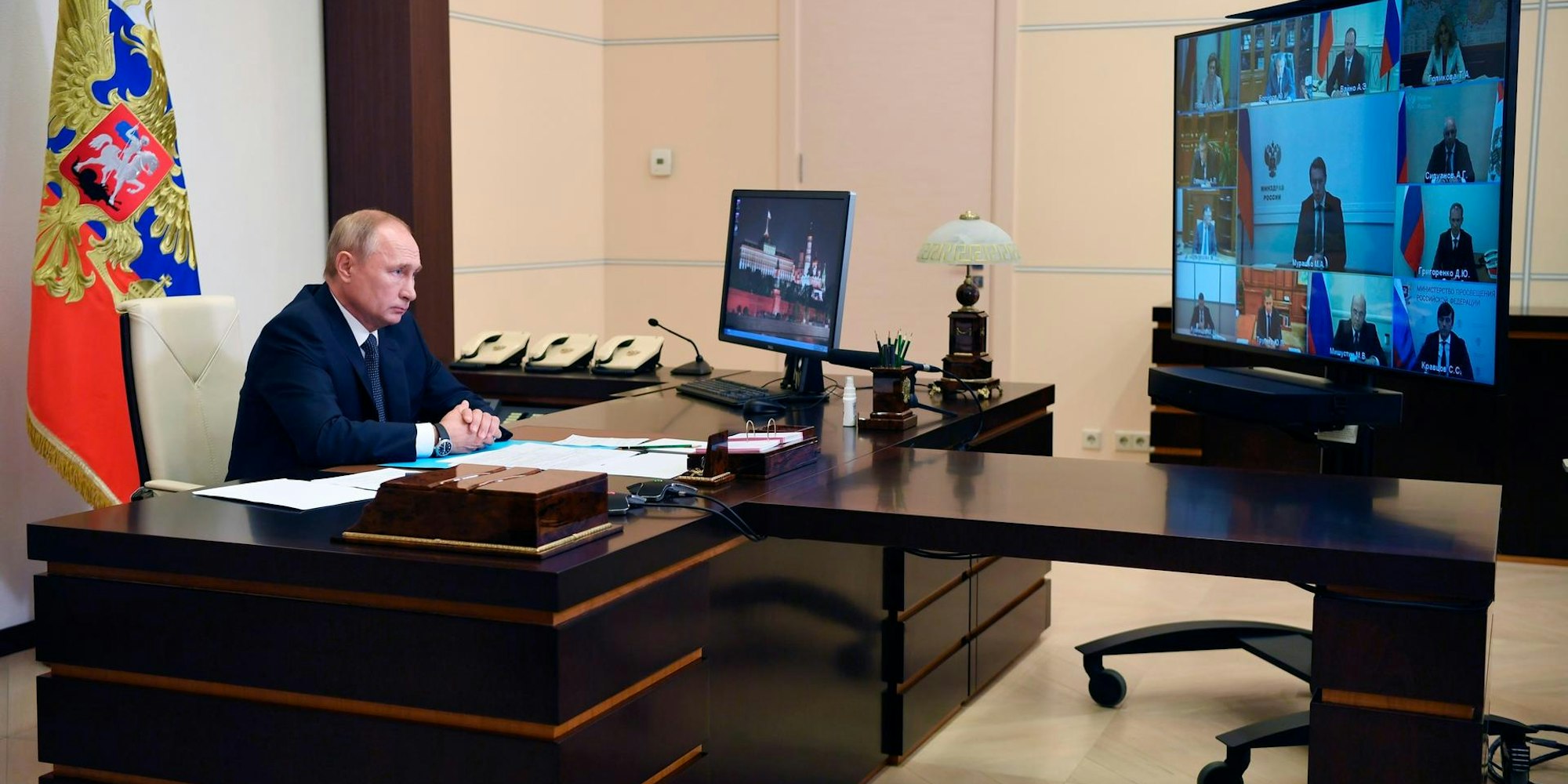Putin an seinem Schreibtisch