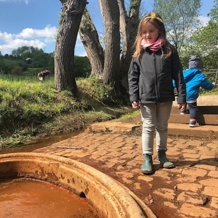 !!! Frontfoto-Trasshöhlen