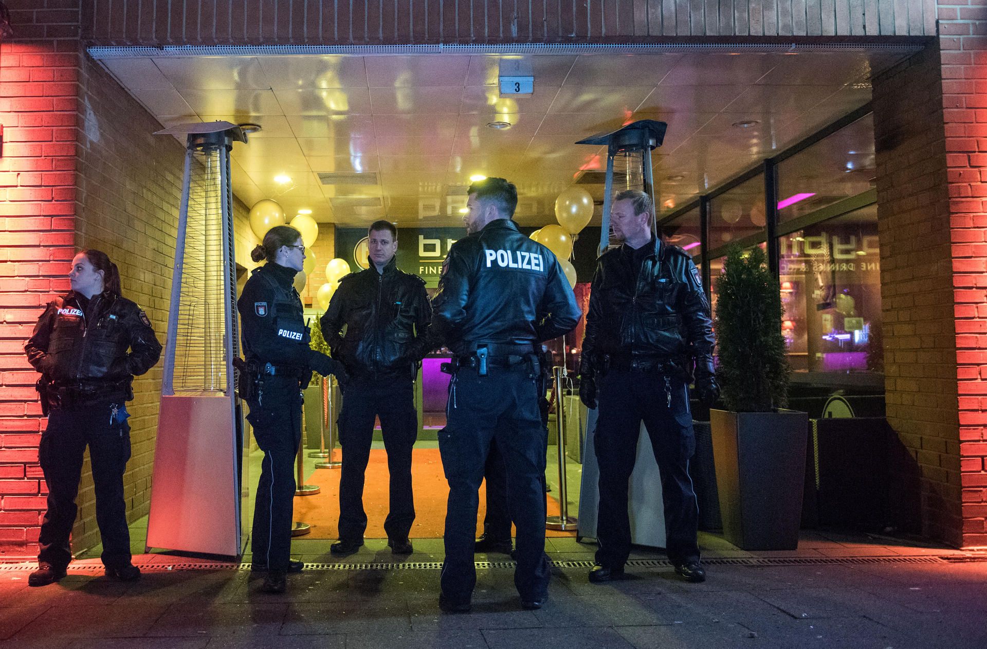 hamburg schüsse in club polizei