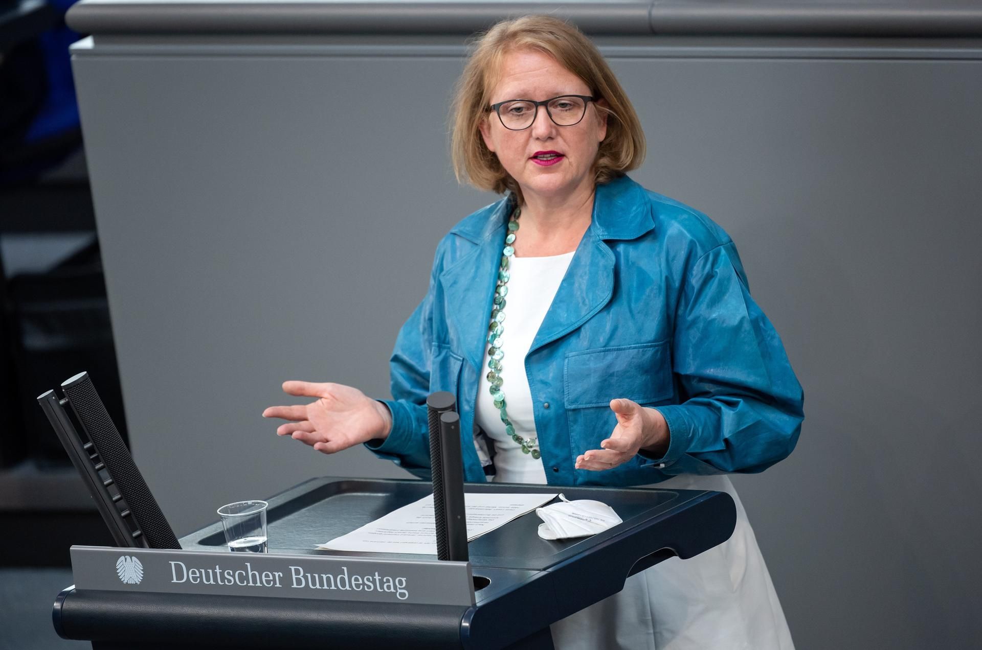 lisa paus 1204