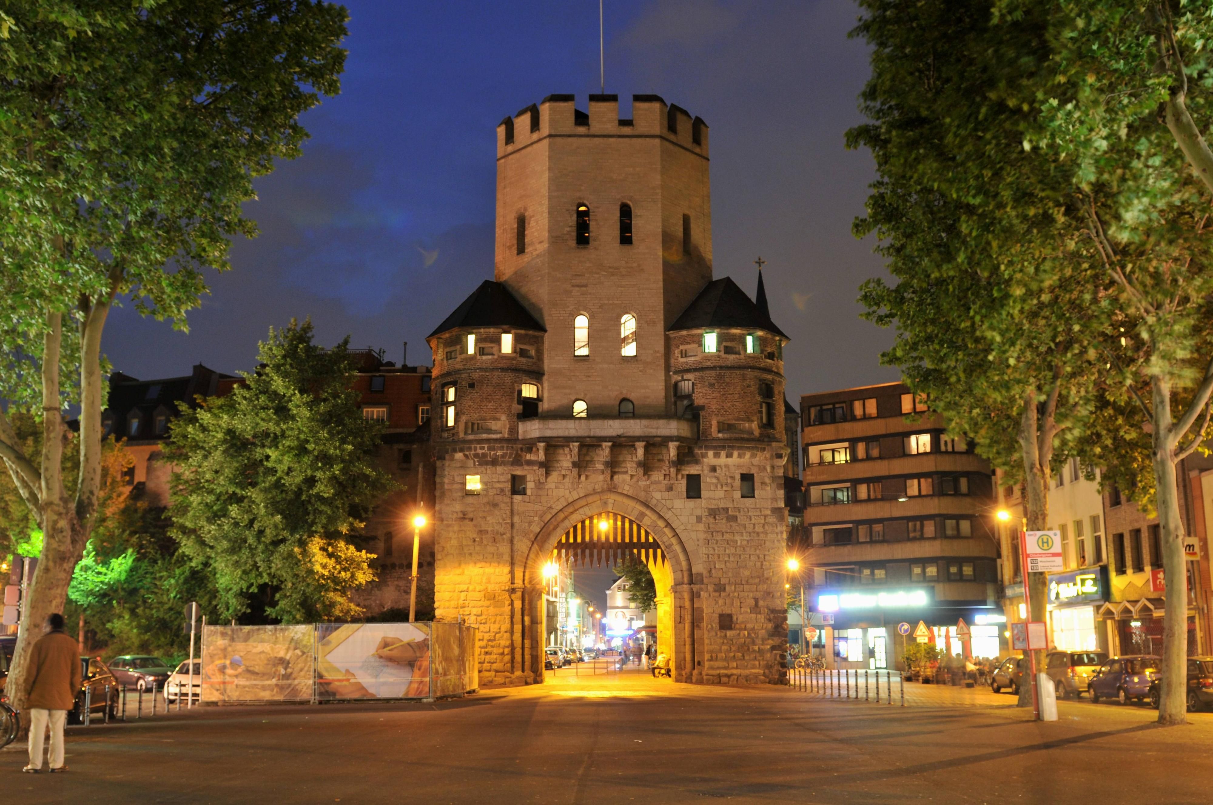 blick-auf-severinstorburg-nacht-2011-imago56179399h