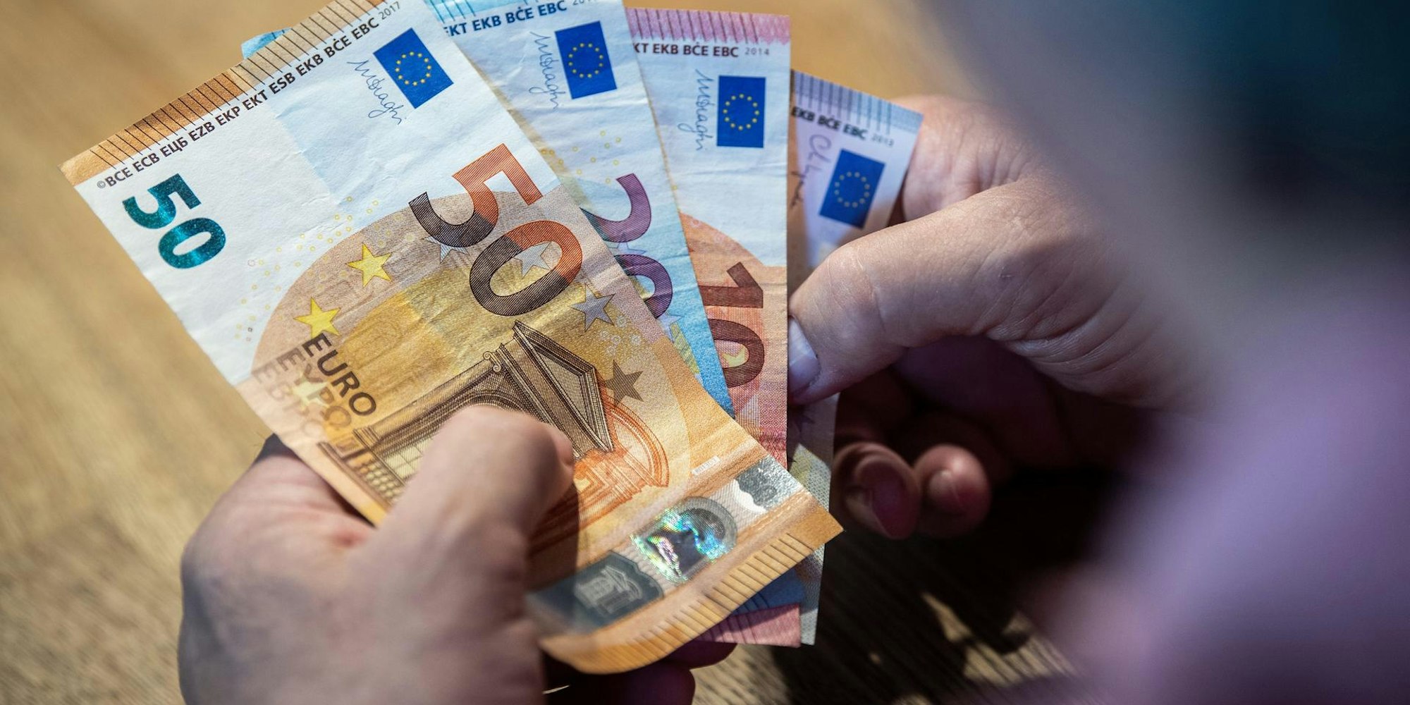 Einkommen Symbolbild