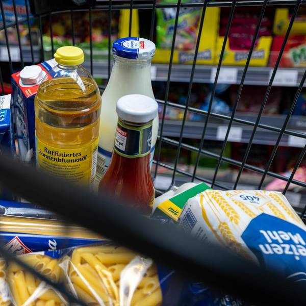 EInkaufswagen dpa Einkaufen