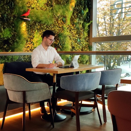 HomeOffice-Café_Robert_Konnerth-Key_Account_bei_BARLOG