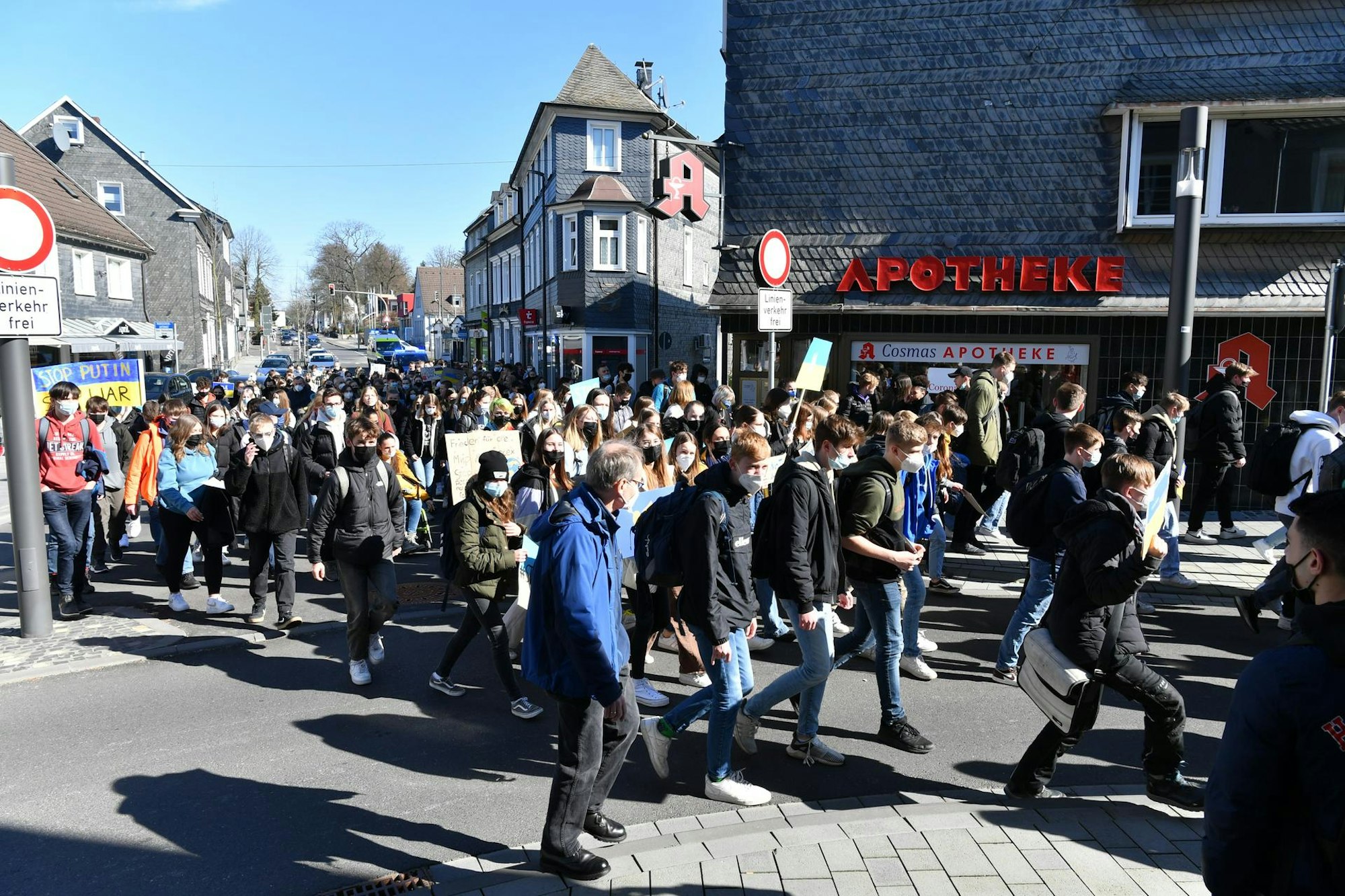 20220309_OWN_FRIEDENSDEMONSTRATION St.ANGELA_GYMNASIUM_WIPPERFÜRTH_OWL_4967-