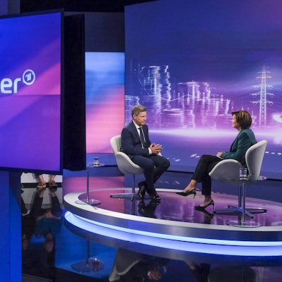 Maischberger Habeck 070922 (1)