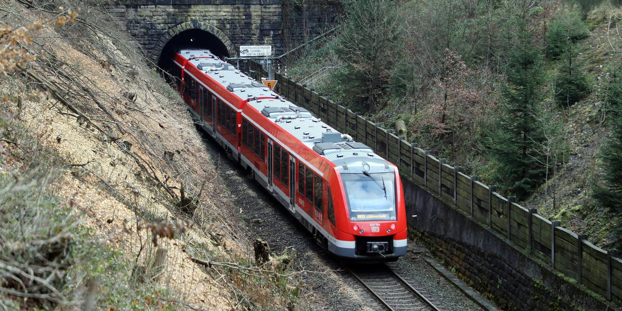 Roe_Regionalbahn_3748_Wagner_Tunnel