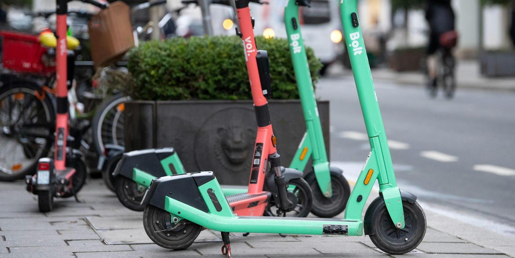 E-Scooter Straßenrand