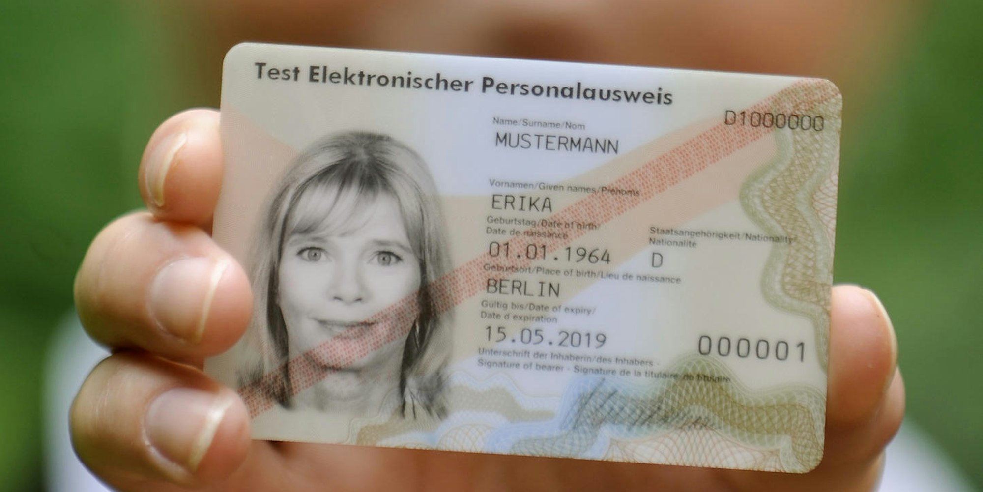 Was Brauche Ich Für Personalausweis Personalausweis auf dem Smartphone: Bundesrat stimmt für Elektronischen