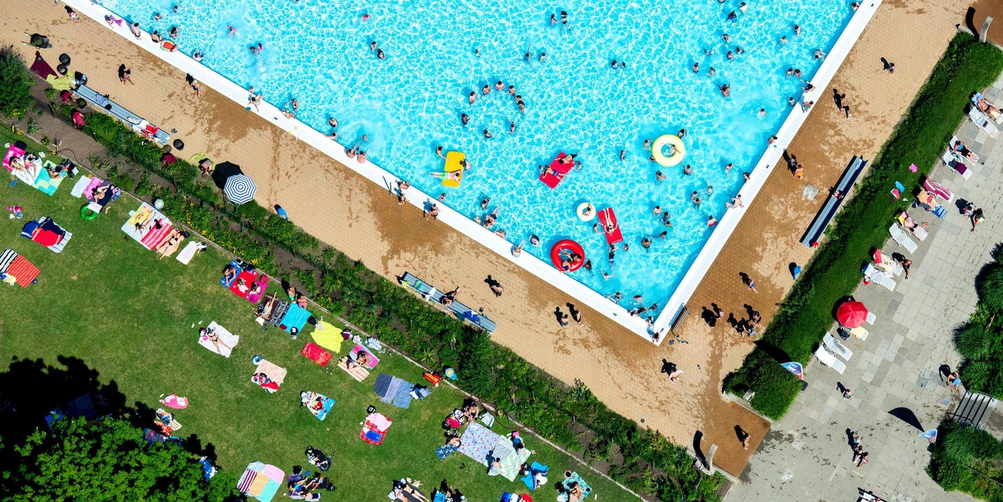 Schwimmbad dpa neu