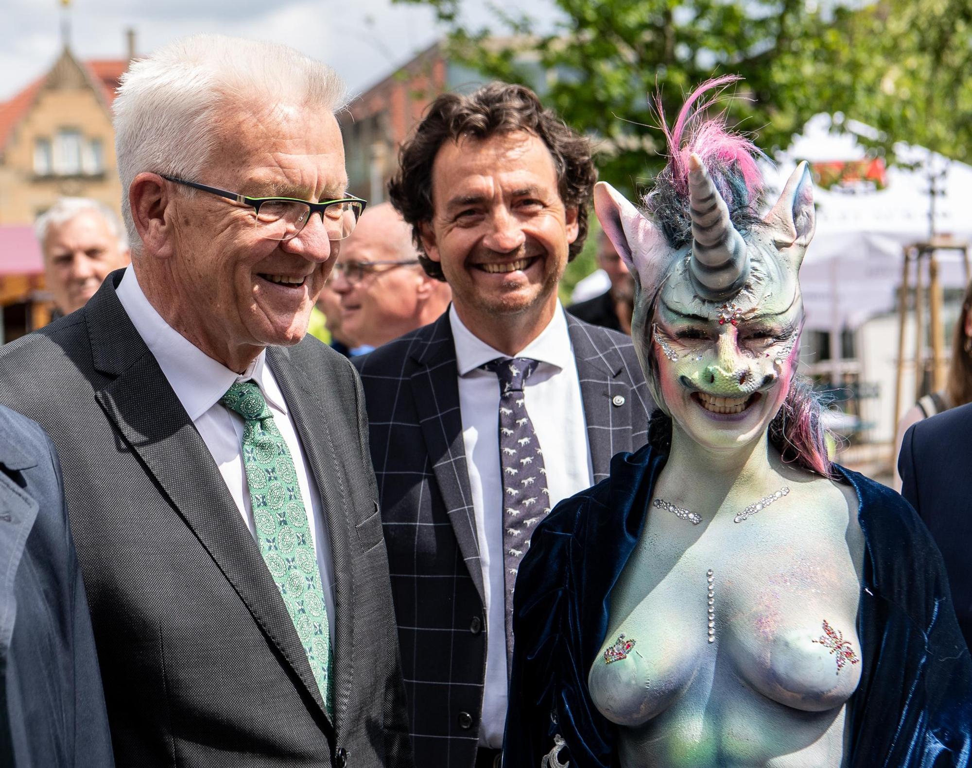 Nacktes Einhorn