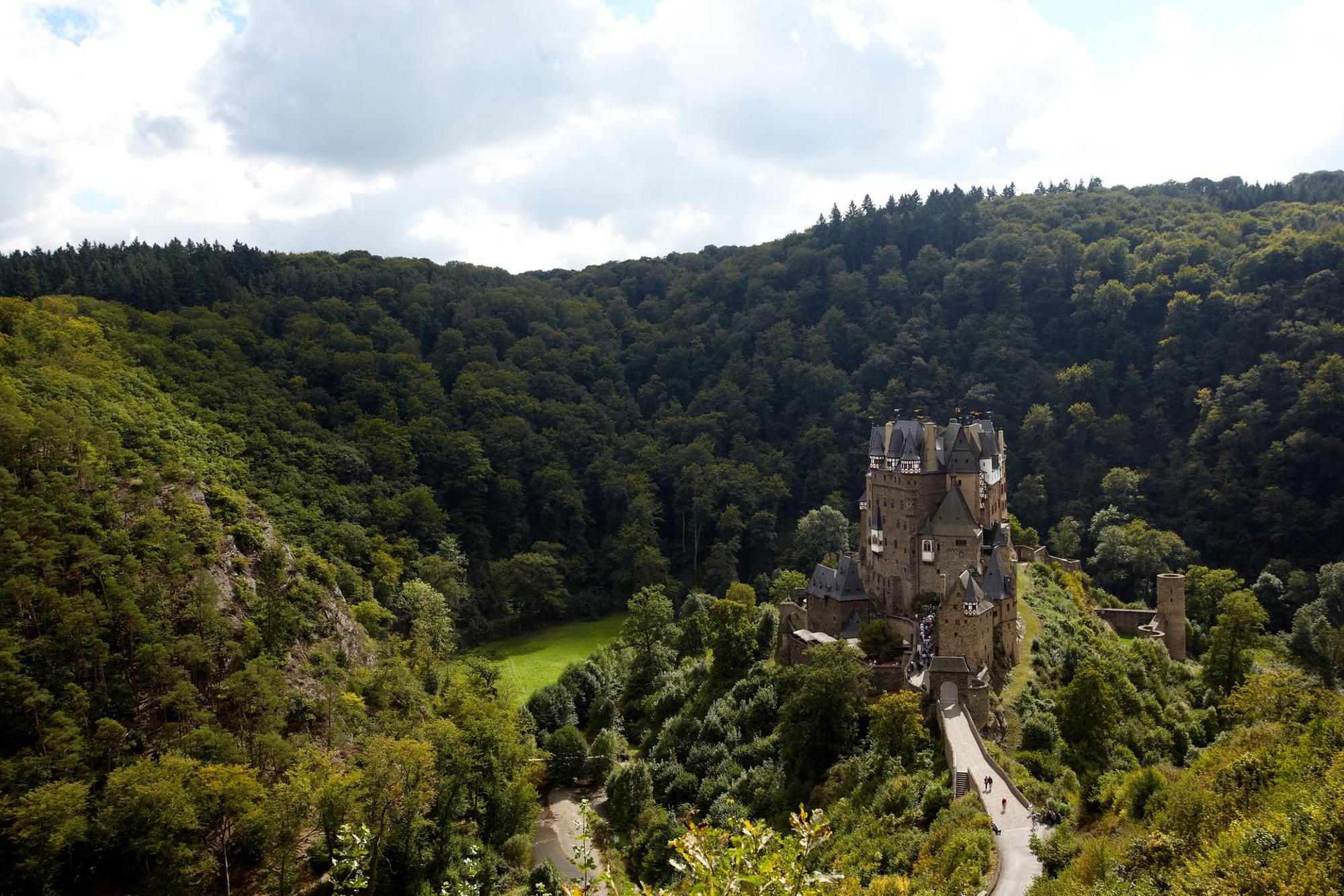 Burg Eltz dpa 2018 (1)