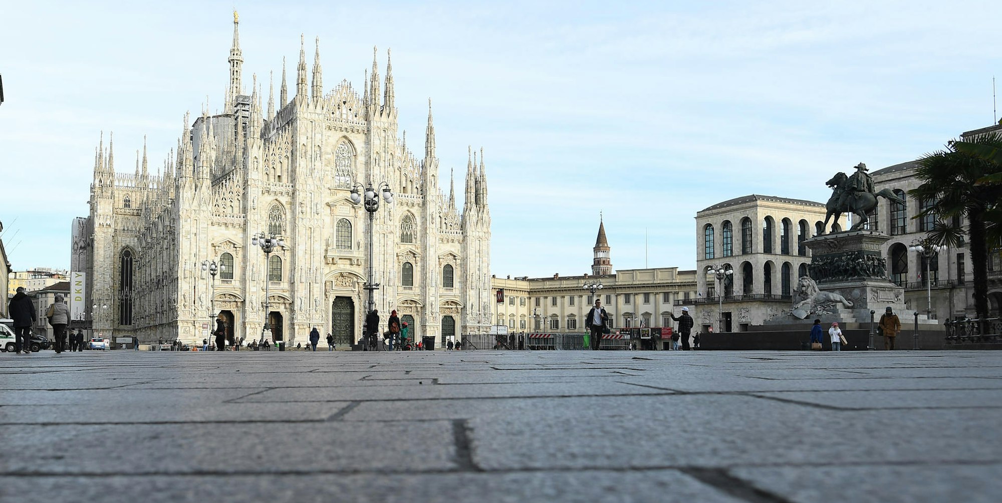 Mailand Dom dpa 120122