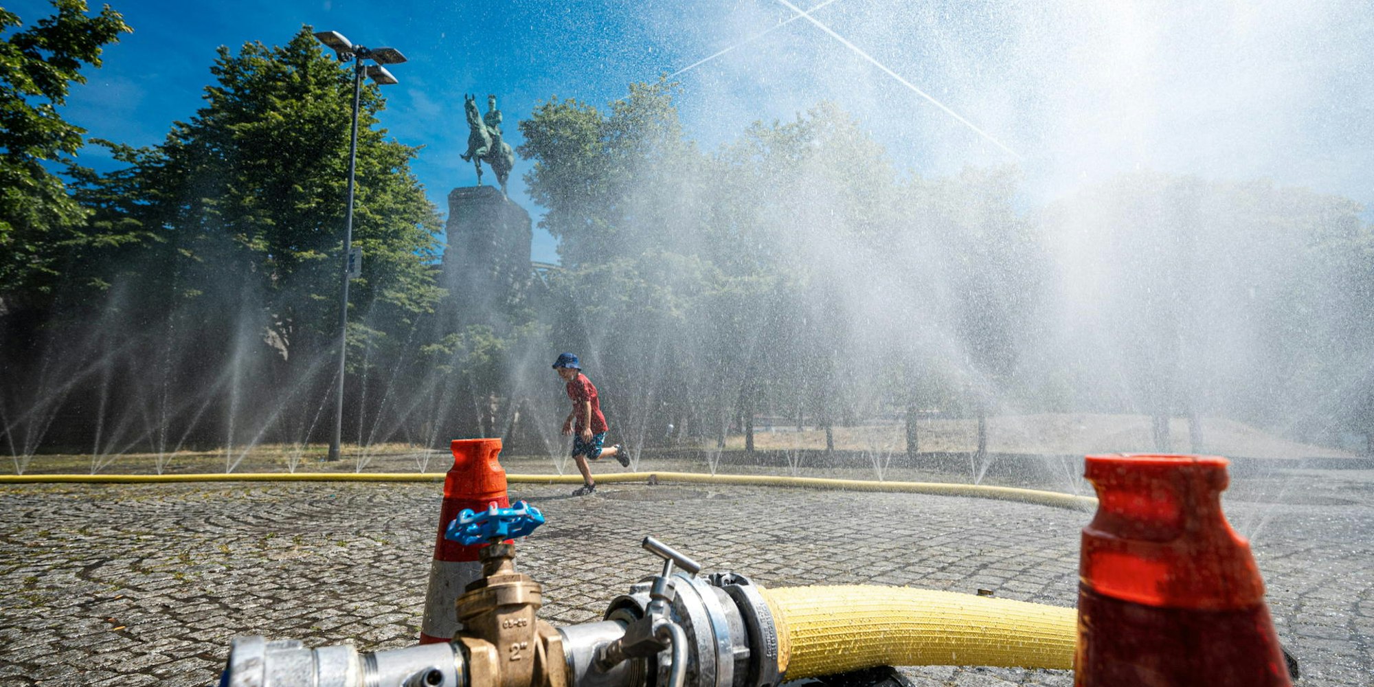 cob_20220718_Wetter_Wasserschlaeuche_Altstadt_3