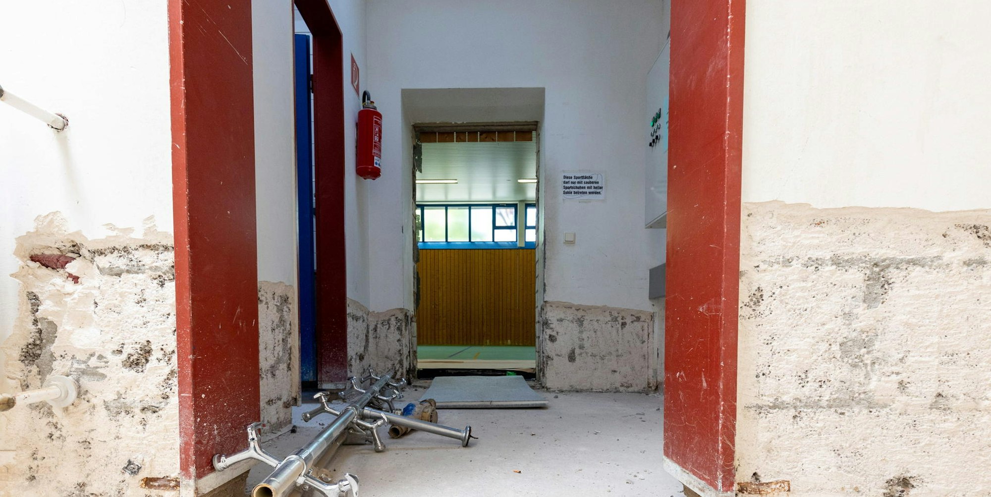 Meckenheim_Gymnastikhalle_Flutschaden_Umkleiden