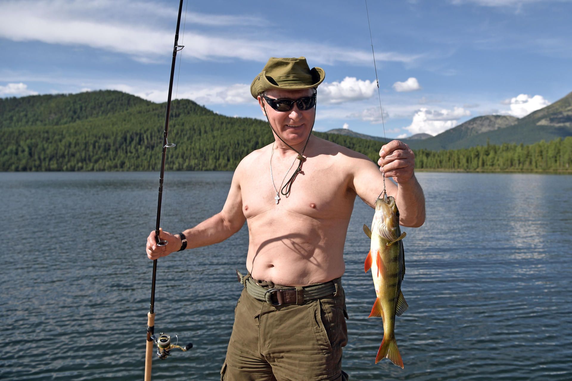 putin-hat-einen-fisch-gefangen