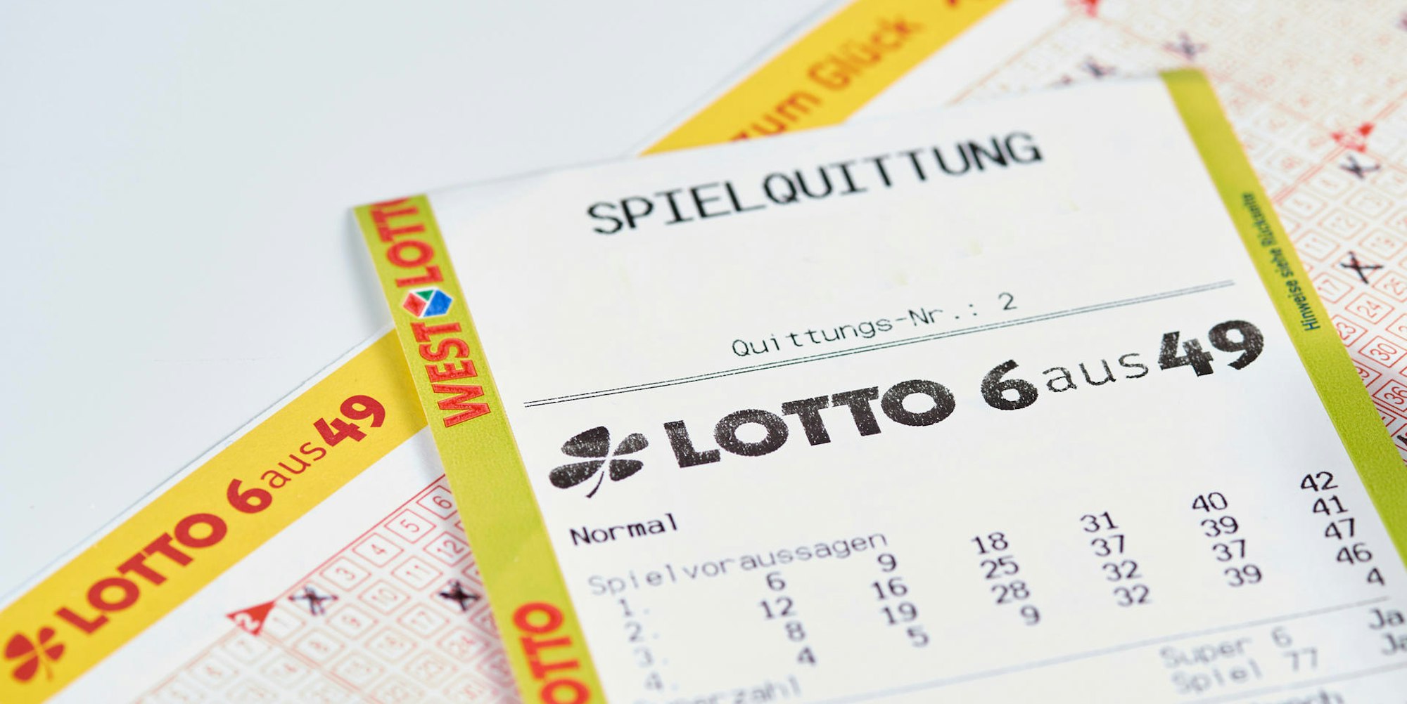 Lottoschein symbolbild