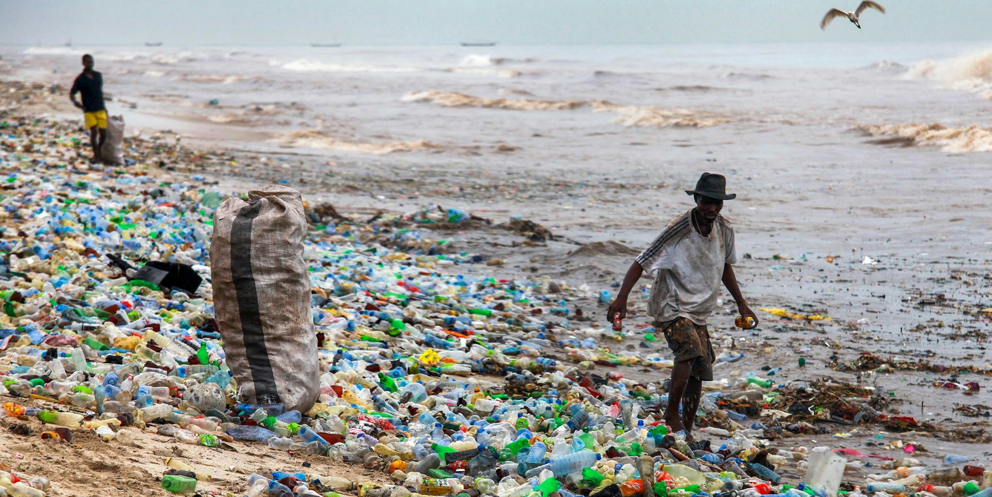Plastik am Meer