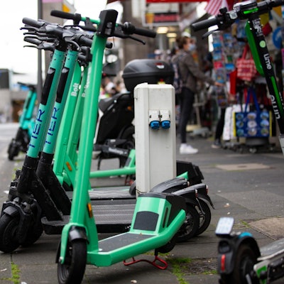 20210705_tb_E_Scooter_Gehwege_001