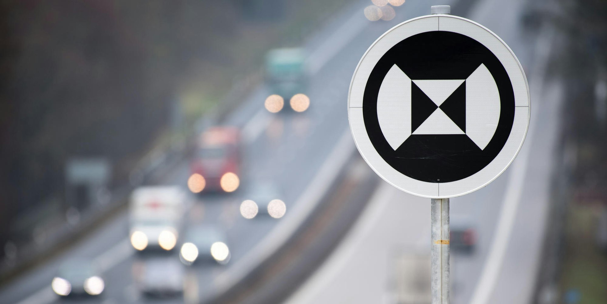 Neues Verkehrsschild