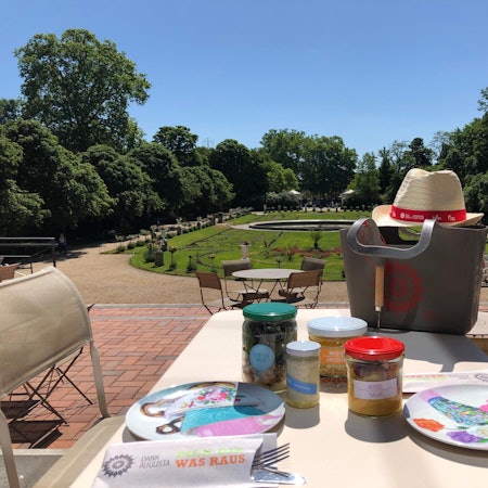 Flora Köln Blick vom Tisch in die Flora