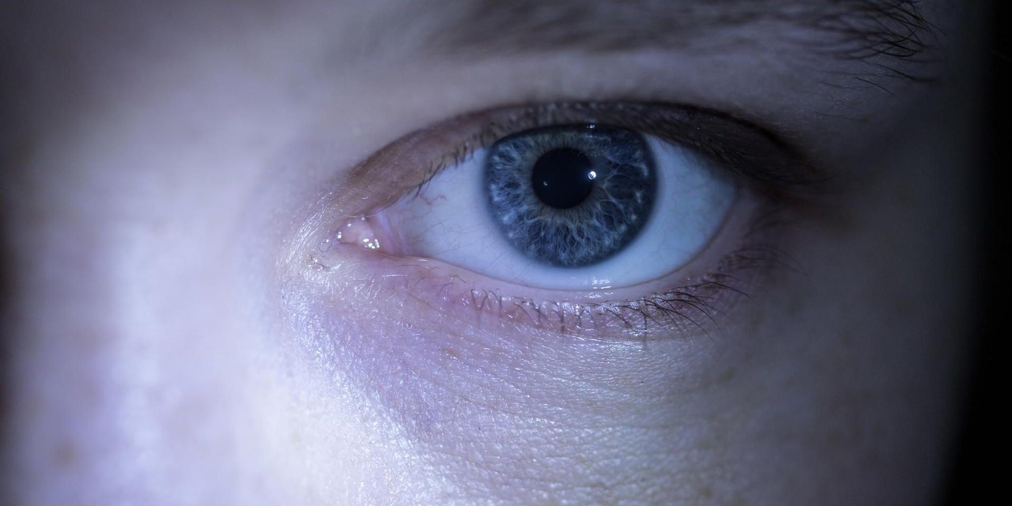Auge_einer_Frau