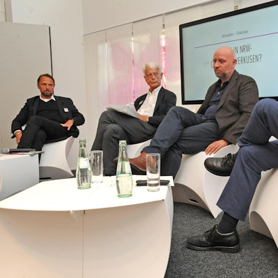 le-podiumsdiskussion-clans_(2)