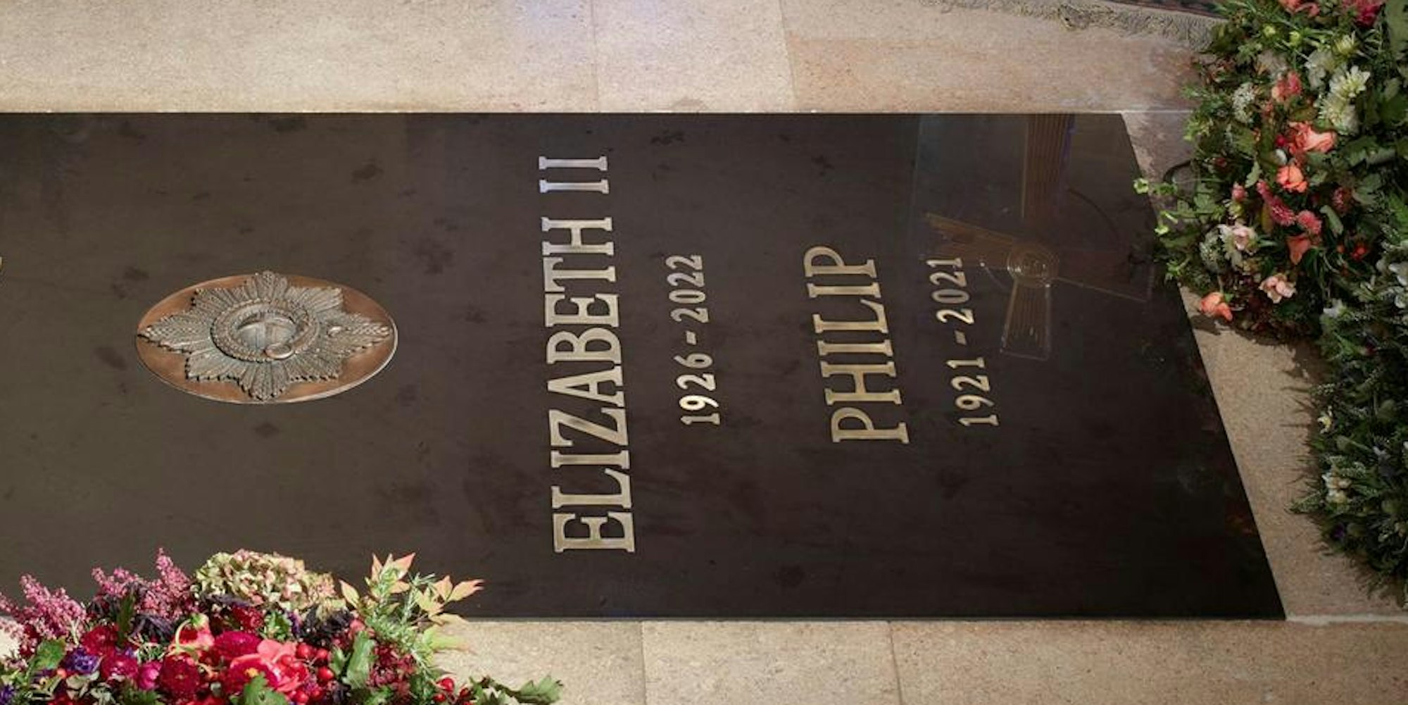 Grabplatte Queen dpa 240922