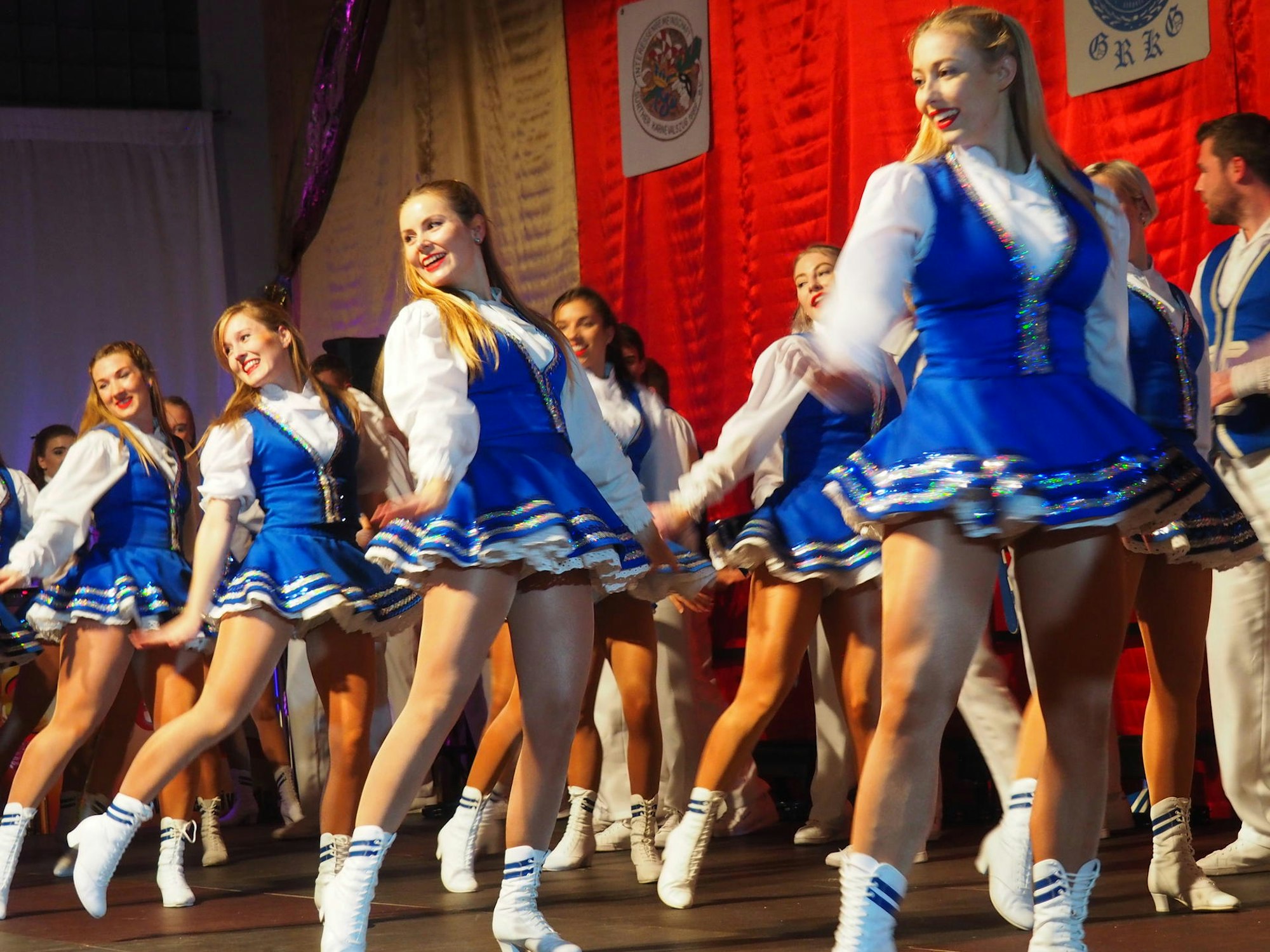 sues Karneval 3 Weißer Tanzgruppe Foto Archiv Süsser