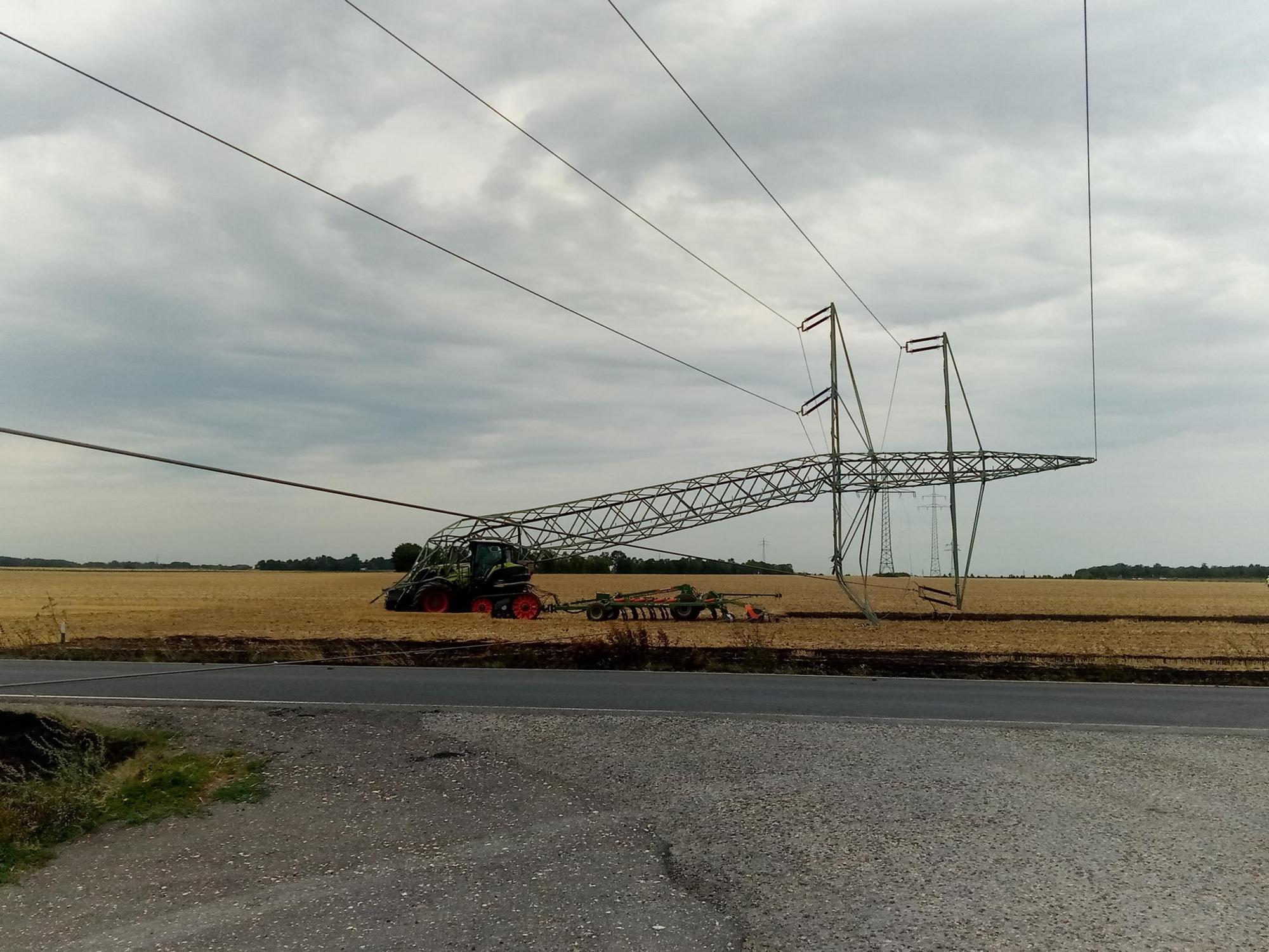 Umgefallener Strommast
