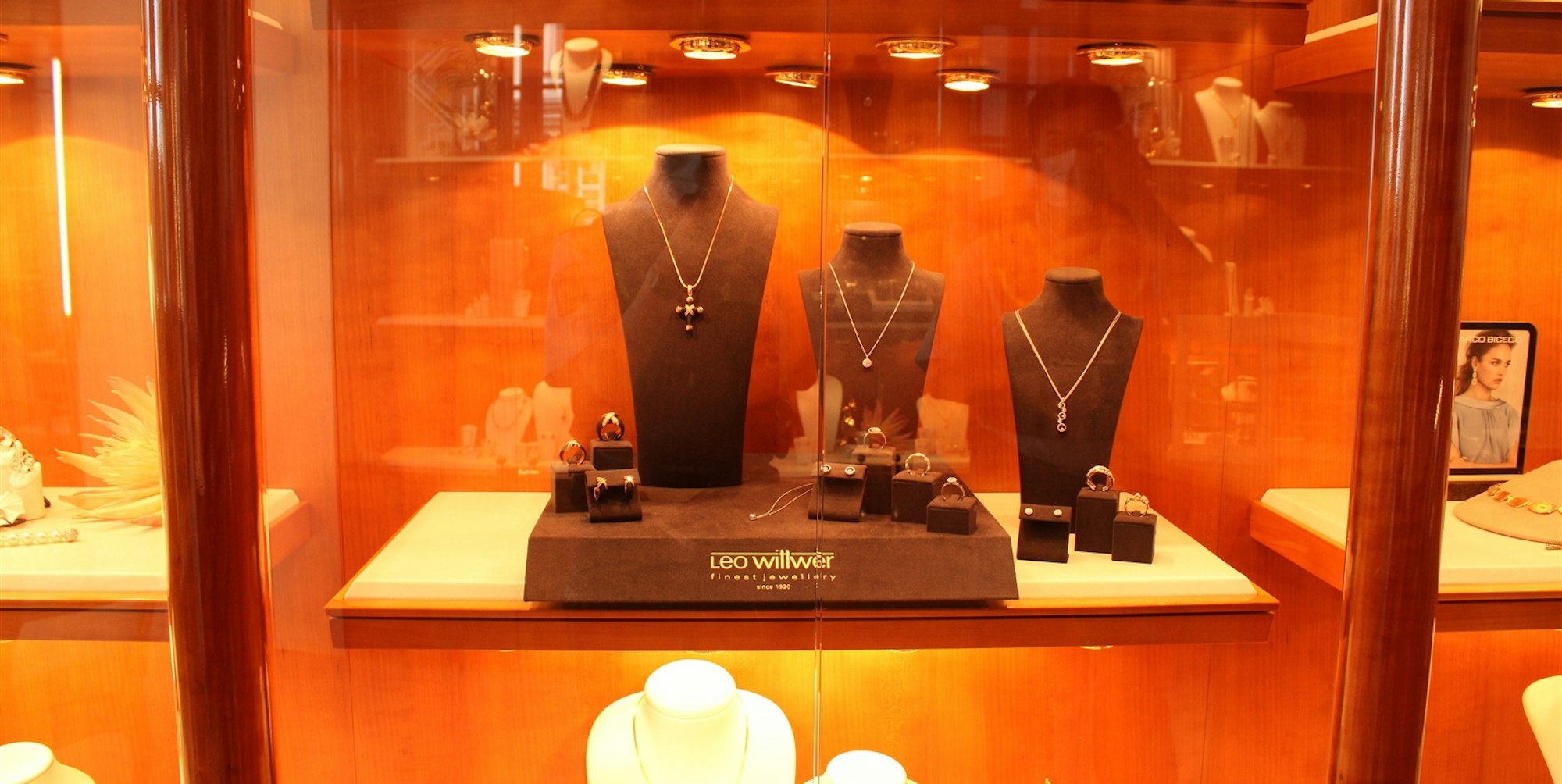 Vitrine Schloss Bensberg 060921