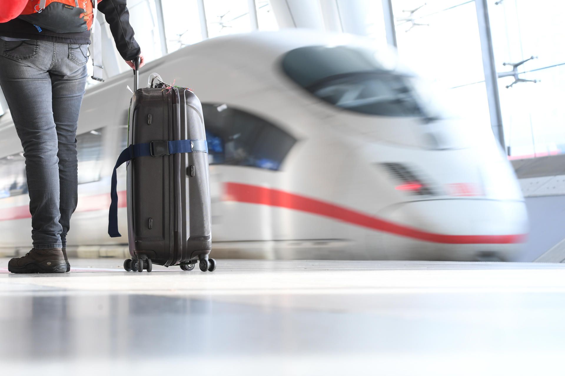 ICE_am_Fernbahnhof_d_63835367