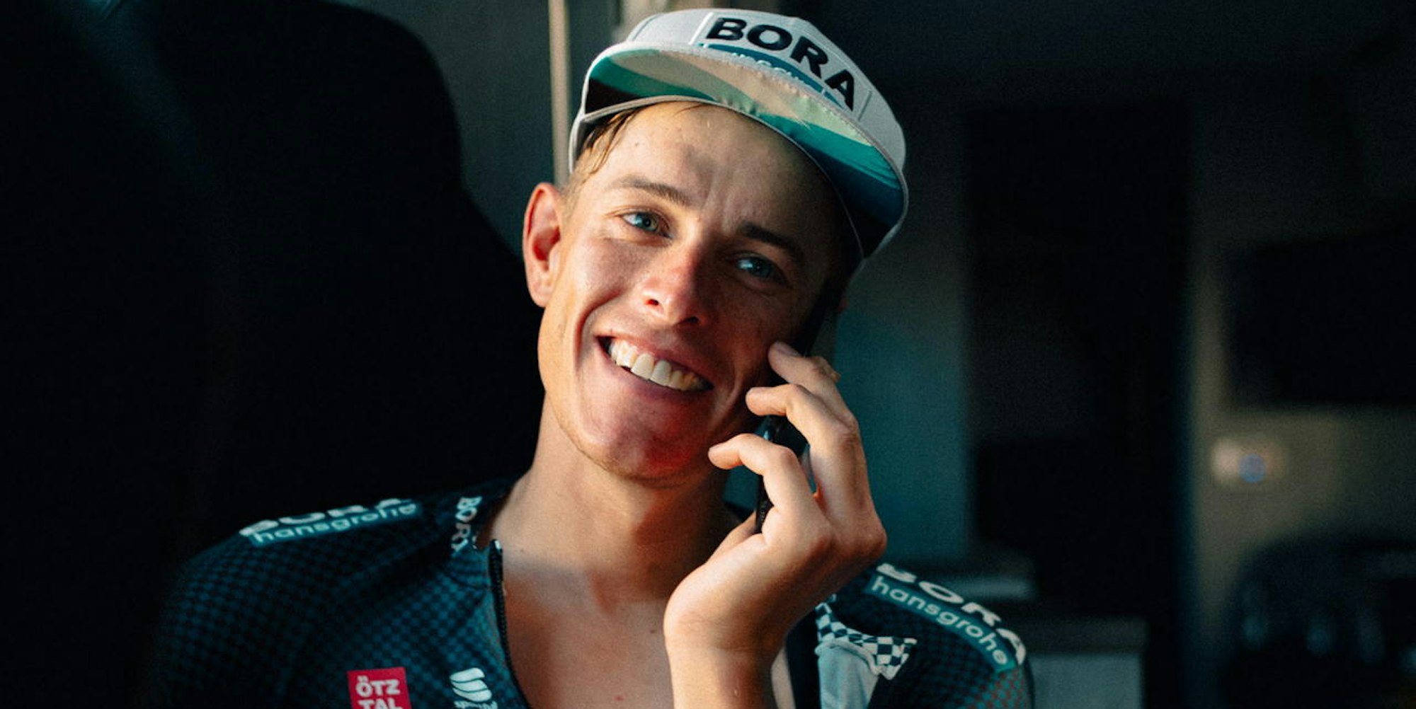 Nils Politt am Handy