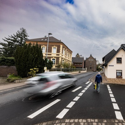 S Kölner Straße 30 gun
