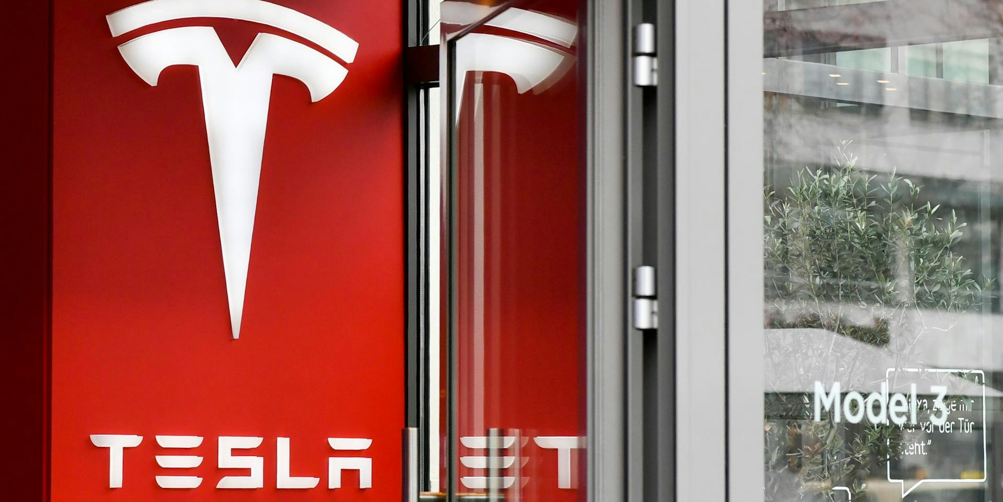 Tesla 160620