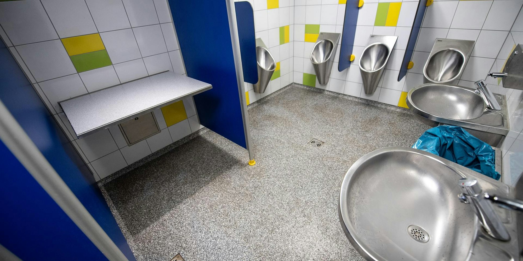 Wickeltisch auf Herrentoilette