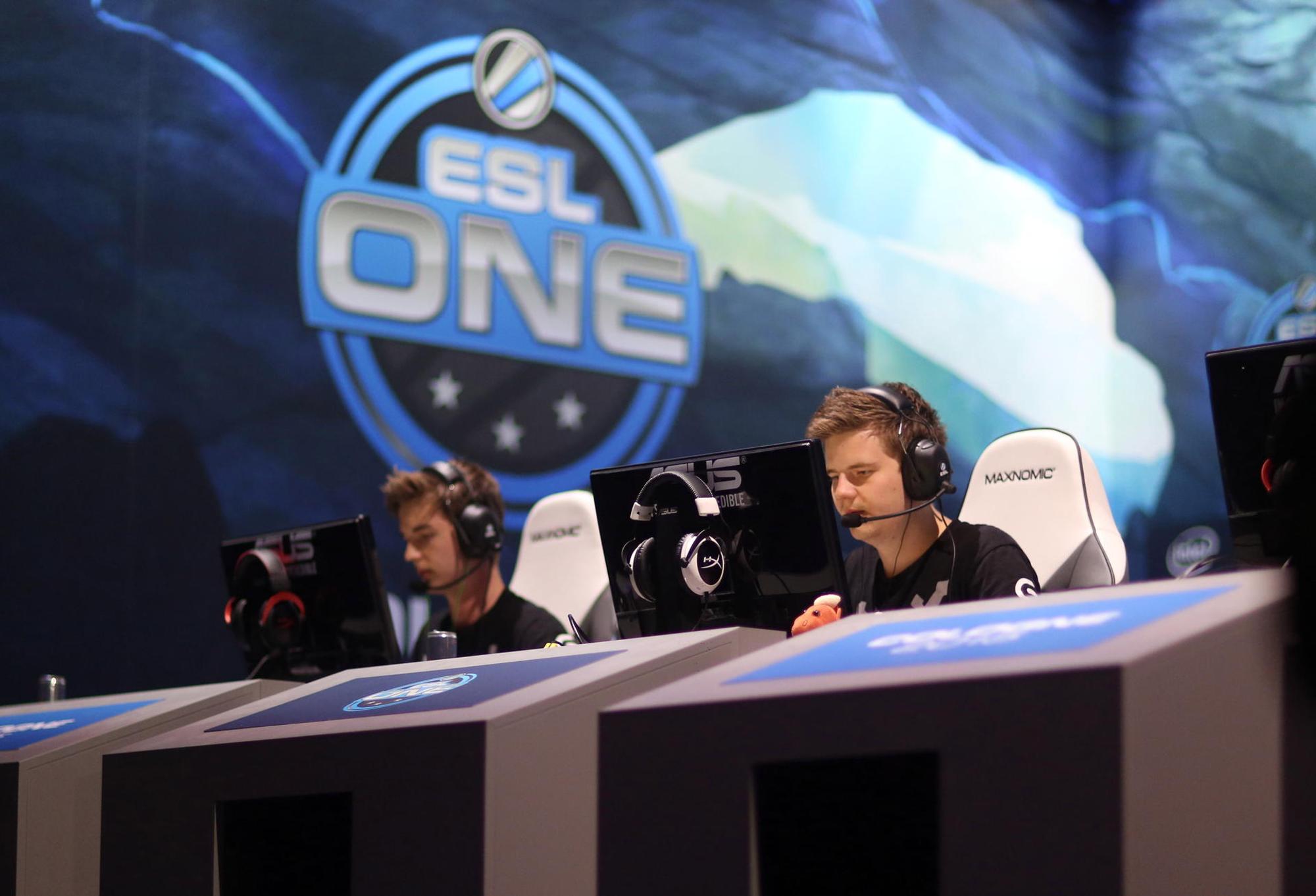 nab150822_ESL_Counter_Strike_13k