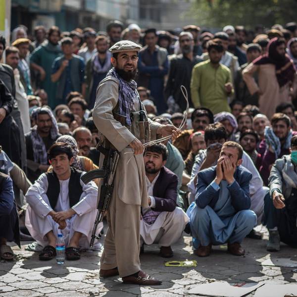 Taliban mit Peitsche