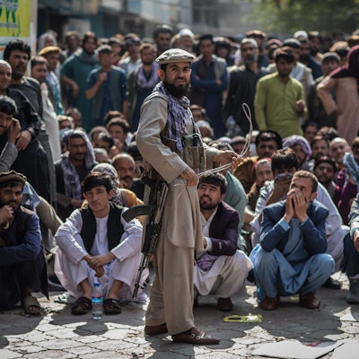 Taliban mit Peitsche