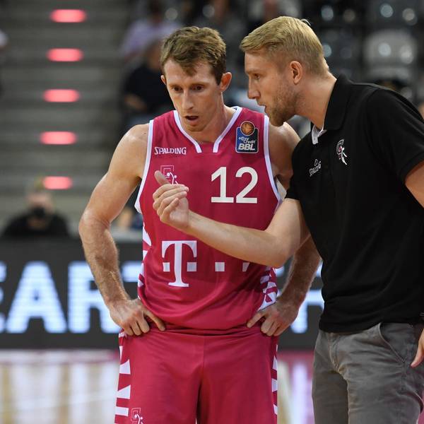Skyler Bowlin und Trainer
