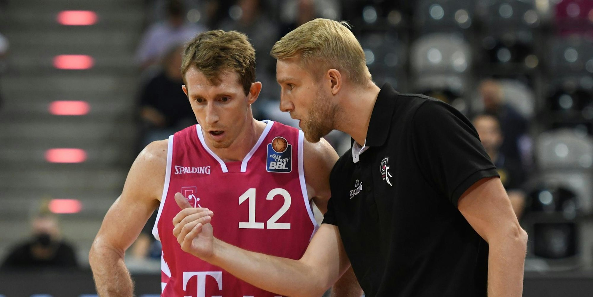 Skyler Bowlin und Trainer