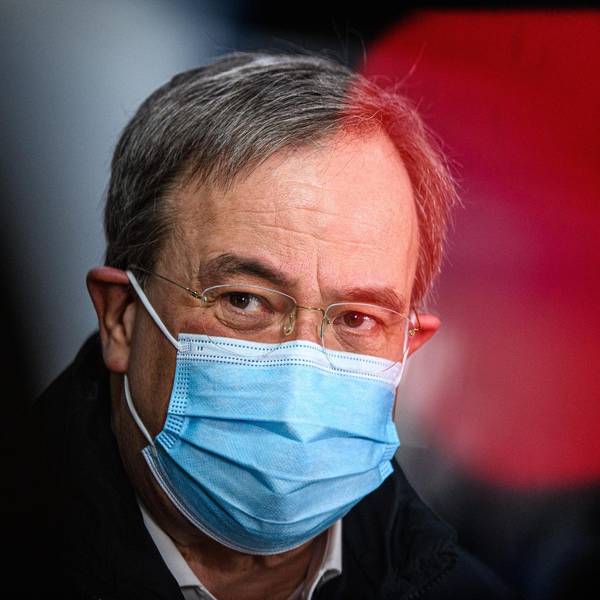 Armin Laschet vor rot