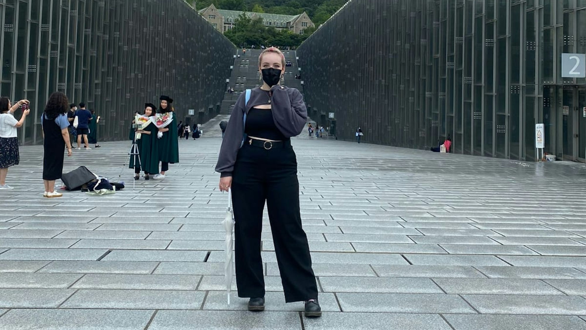 Jakoba Förster steht in Südkorea