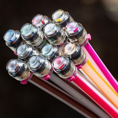 Das Foto zeigt Glasfaserkabel.