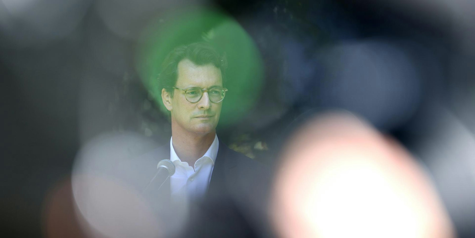 Hendrik Wüst vor der Kamera