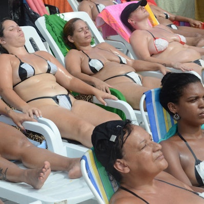 Klebeband_Bräunungsstreifen_Header_dpa