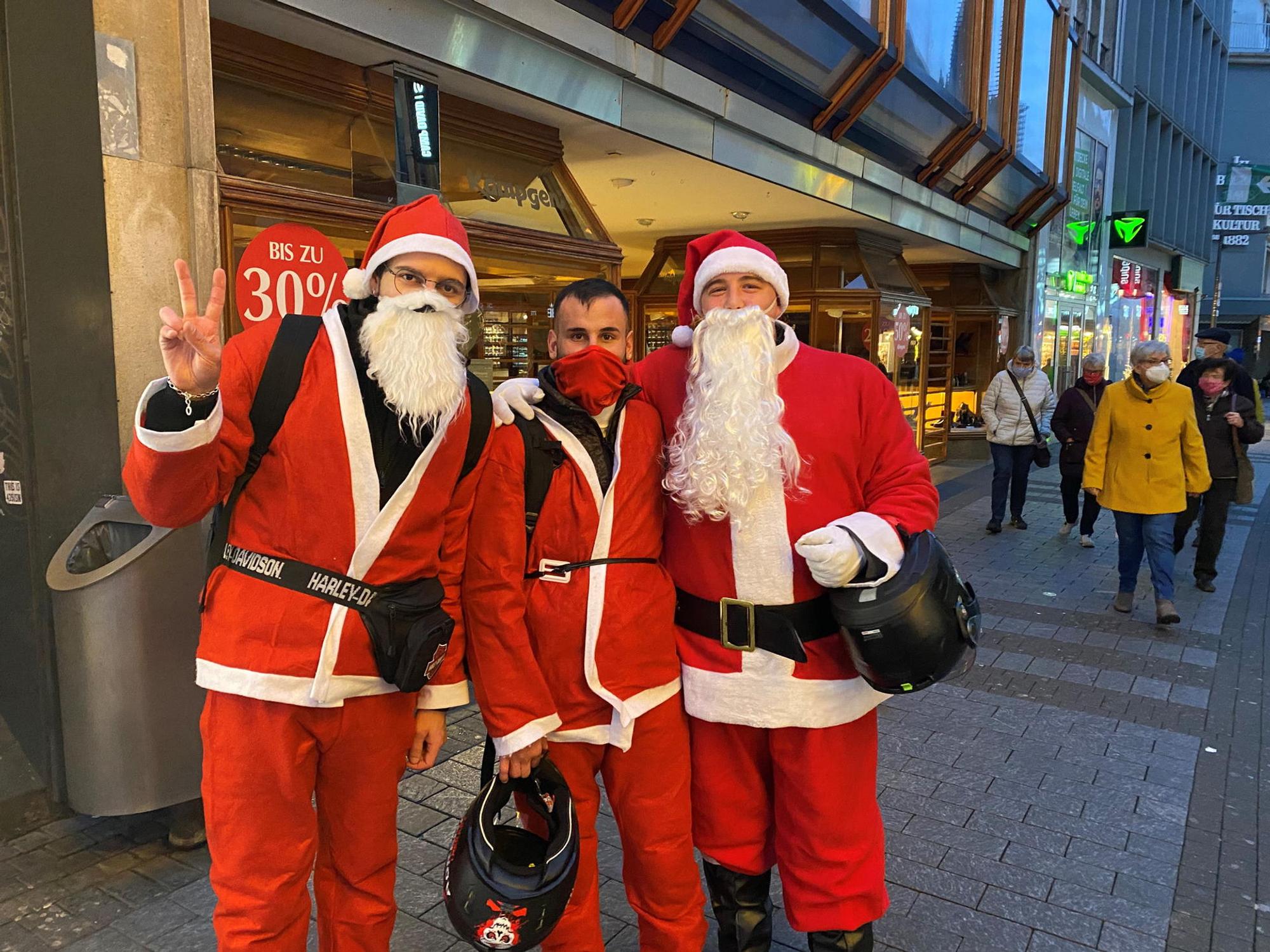 Weihnachtsmaenner_Koeln_Innenstadt