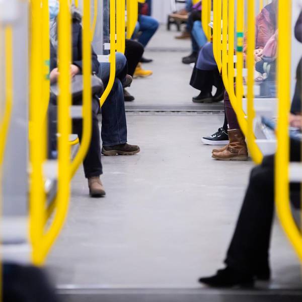 Fahrgäste in der U-Bahn